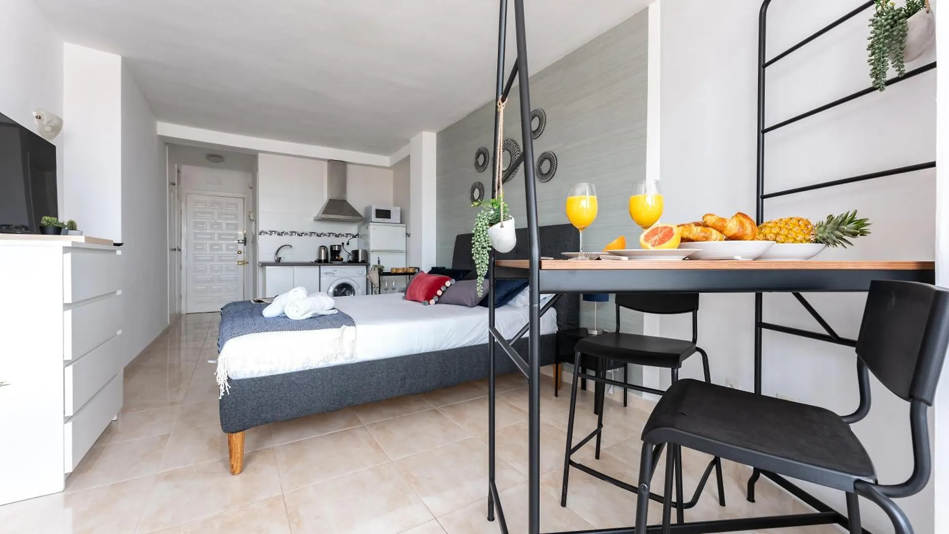Ct 301 - Faro'S Fuengirola Centro Studio